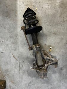 ZWROTNICA AMORTYZATOR PRZÓD LEWY PORSCHE CARRERA 911 996 3.4 2WD RWD