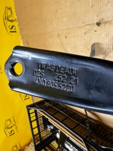 2 X PODPORA ŁĄCZNIK PASA PRZÓD PRZEDNIEGO AUDI A8 D5 LY9T