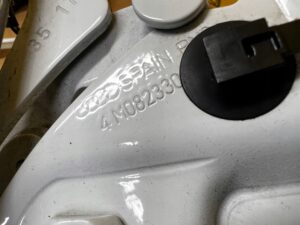 KOMPLET ZAWIASY MASKI POKRYWY SILNIKA NABÓJ NABOJE AUDI Q7 II 4M