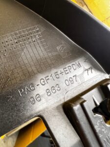 LISTWA RAMKA SZYBY DRZWI PRZÓD PRAWA PRAWY PEUGEOT 508 I