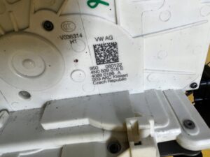 ZAMEK DOCIĄG DOCIĄGANIE DOMYKANIE DRZWI TYŁ PRAWY AUDI A8 D5