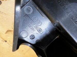 ŚLIZG MOCOWANIE WSPORNIK ZDERZAKA PRZÓD LEWY AUDI Q7 II 4M