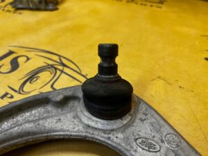 WAHACZ PRZÓD PRZEDNI PRAWY GÓRNY RANGE ROVER VOGUE L405