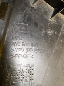 NADKOLE OSŁONA NOSEK PRZÓD PRAWY AUDI A8 D5