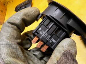 PRZEŁĄCZNIK PANEL ŚWIATEŁ AWARYJNYCH PORSCHE CARRERA 911 996