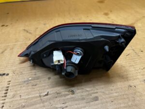 LAMPA TYLNA TYŁ LEWA LEWY W KLAPĘ HYUNDAI I30 II KOMBI