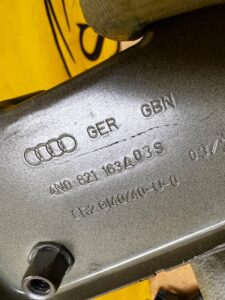 WSPORNIK MOCOWANIE BŁOTNIKA PRZÓD LEWY AUDI A8 D5 LY9T