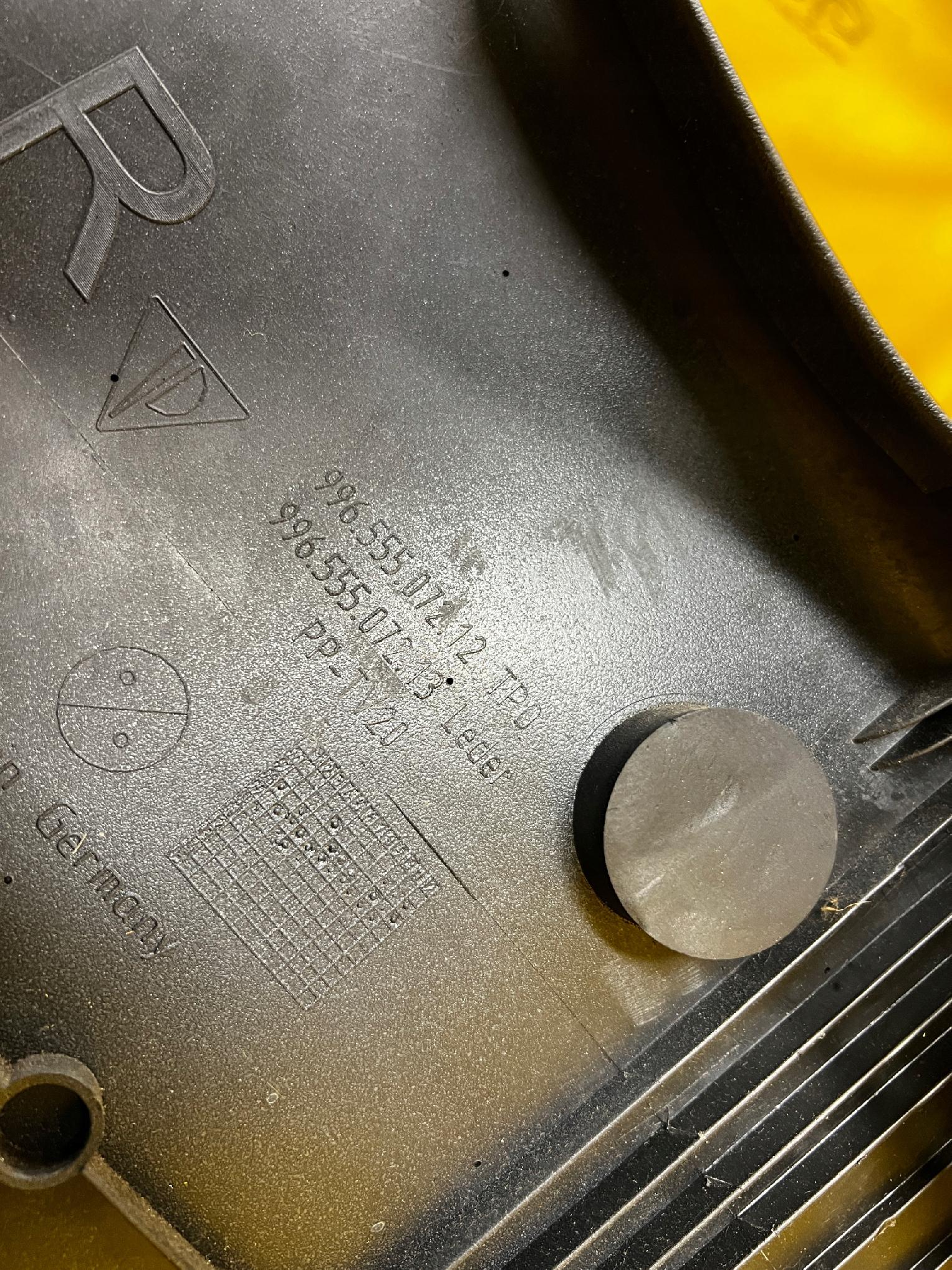 BOCZEK TAPICERKA TYŁ PRAWY PORSCHE CARRERA 911 996 CABRIO