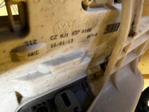 ZAMEK PODSTAWA KLAMKI DRZWI PRZÓD PRAWY PORSCHE CAYENNE II 7P5