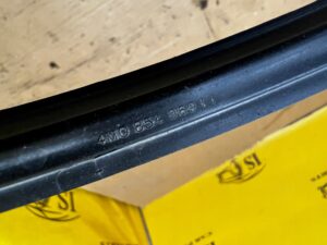 NAKŁADKA LISTWA KRAWĘDZI NADKOLA PRZÓD LEWY LEWA AUDI Q7 II 4M