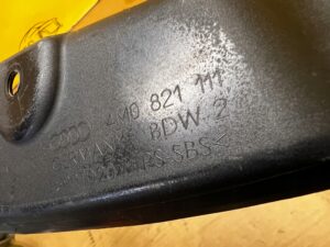 KPL ELEMENT ZAMYKAJĄCY OSŁONA BŁOTNIKA PRZÓD PRAWA LEWA AUDI Q7 II 4M