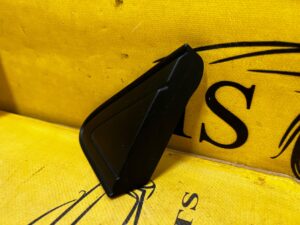 LISTWA TRÓJKĄT BŁOTNIKA PRZÓD LEWY LEWA DACIA SANDERO III