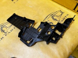 ŚLIZG MOCOWANIE WSPORNIK ZDERZAKA PRZÓD PRAWY AUDI A8 D5