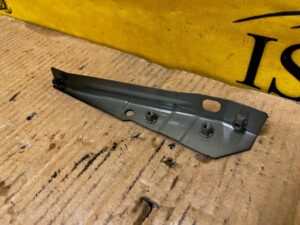 WSPORNIK MOCOWANIE BŁOTNIKA PRZÓD LEWY AUDI A8 D5 LY9T