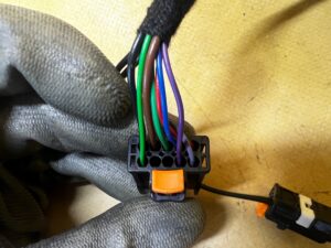LUSTERKO ZEWNĘTRZNE PRAWE 10 8 + 2 PIN PEUGEOT 2008 II EU