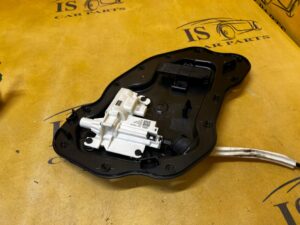 ZAMEK DOCIĄG DOCIĄGANIE DOMYKANIE DRZWI TYŁ PRAWY AUDI A8 D5