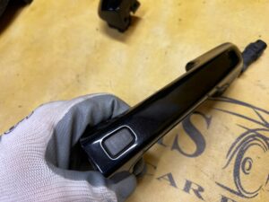 KLAMKA DRZWI KEYLESS DRZWI PRZÓD PRAWY PRAWA PORSCHE CAYENNE II 7P5