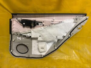 TAPICERKA BOCZEK DRZWI LEWY TYŁ INFINITI Q50