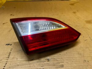 LAMPA TYLNA TYŁ LEWA LEWY W KLAPĘ HYUNDAI I30 II KOMBI