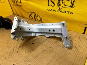 WSPORNIK MOCOWANIE BŁOTNIKA PRZÓD PRAWY AUDI Q7 II 4M