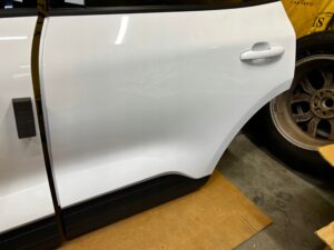 DRZWI LEWA STRONA LEWY PRZÓD TYŁ FORD KUGA MK3 LIFT FROZEN WHITE 2024R