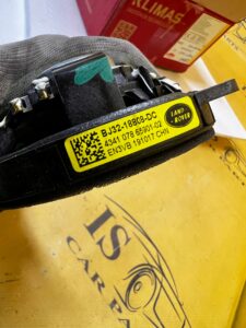 DESKA KONSOLA AIRBAG PODUSZKA PASAŻERA BIAŁA NIĆ JAGUAR E-PACE X540 EU