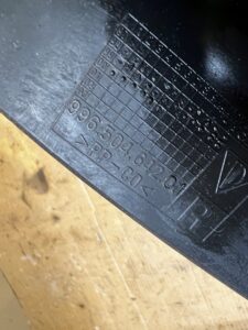 OSŁONA WYGŁUSZENIE BŁOTNIKA PRZÓD PRAWY PRAWE PORSCHE CARRERA 911 996