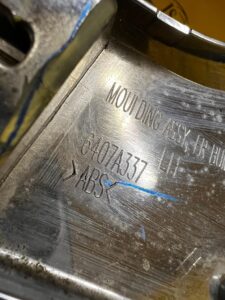 LISTWA ZDERZAKA PRZÓD LEWA LEWY CHROM MITSUBISHI L200 VI 19-