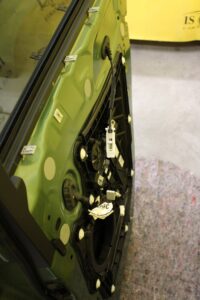 DRZWI PRAWA STRONA PRAWY PRZÓD TYŁ FORD KUGA MK3 LIFT BURSTING GREEN 2024R