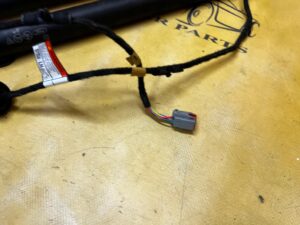 KOMPLET SIŁOWNIKI ELEKTRYCZNE KLAPY TYŁ BAGAŻNIKA FORD KUGA MK3