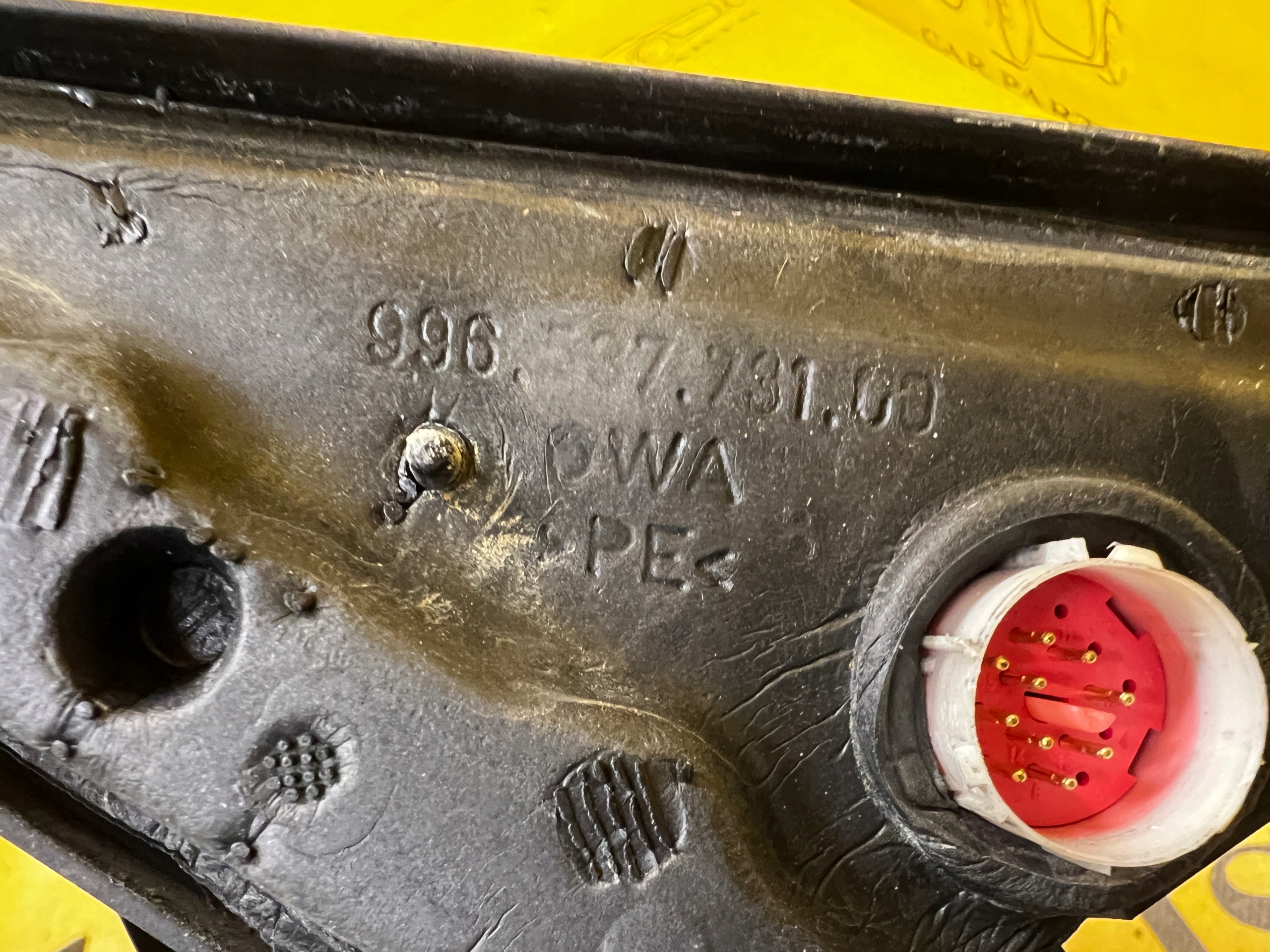LUSTERKO ZEWNĘTRZNE LEWE 10 PIN PORSCHE CARRERA 911 996 USA L741