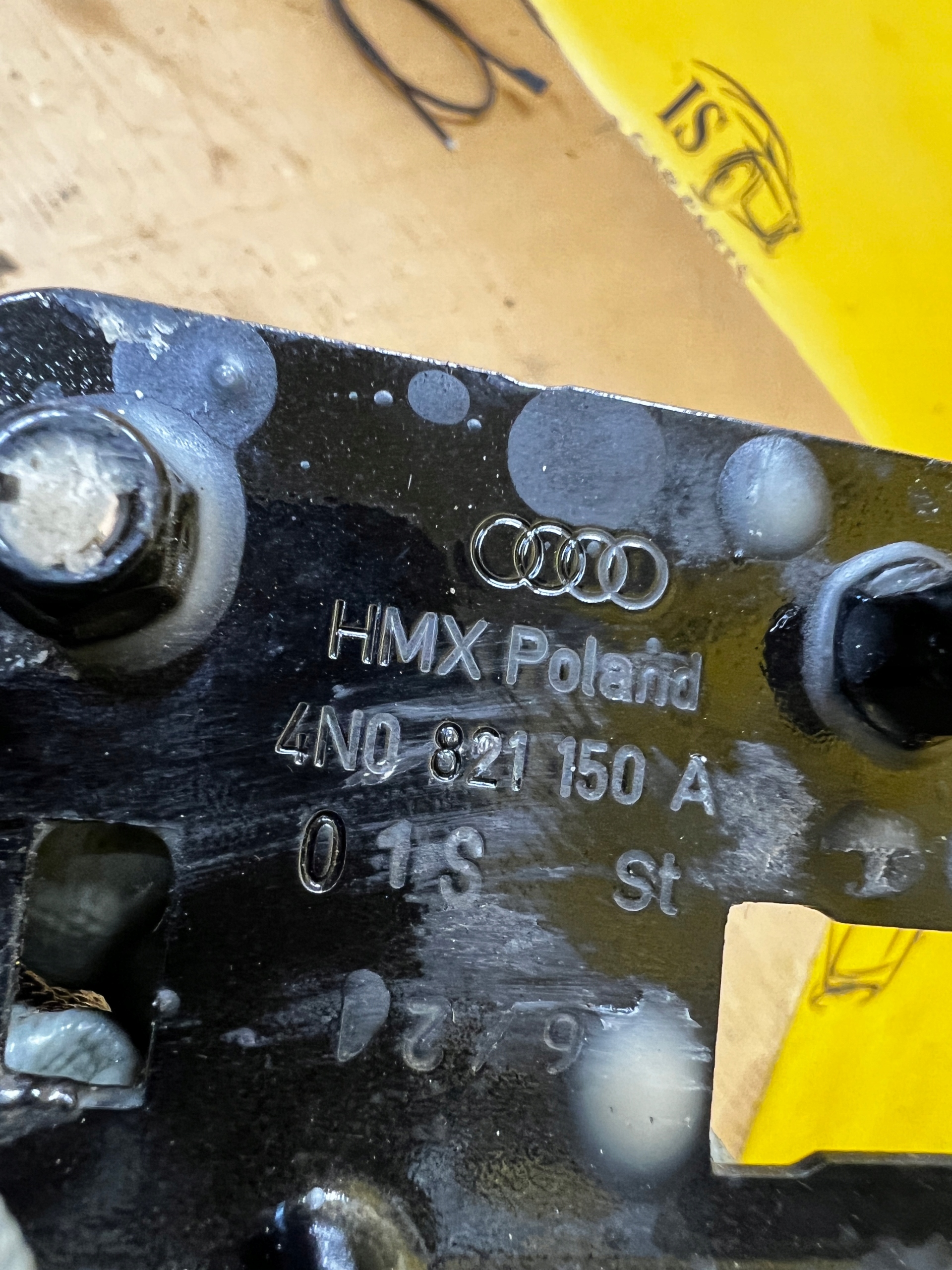 WSPORNIK MOCOWANIE BŁOTNIKA PRZÓD PRAWY AUDI A8 D5 LY9T