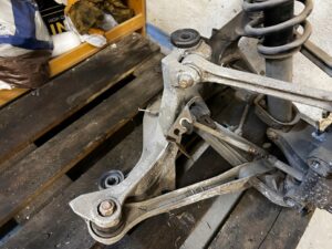 ZWROTNICA AMORTYZATOR WAHACZE TYŁ LEWY PORSCHE CARRERA 911 996 3.4 2WD RWD