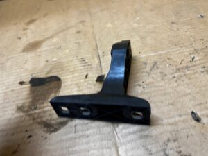 ŚLIZG MOCOWANIE WSPORNIK ZDERZAKA PRZÓD PRAWY AUDI Q7 II 4M