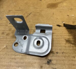 WSPORNIK MOCOWANIE BŁOTNIKA PRZÓD PRAWY AUDI Q7 II 4M