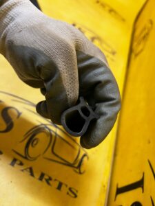 USZCZELKA MASKI POKRYWY SILNIKA LAND ROVER DISCOVERY SPORT V L550