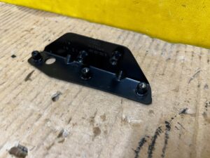 WSPORNIK MOCOWANIE BŁOTNIKA PRZÓD PRAWY AUDI A8 D5 LY9T