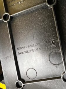 OSŁONA BOCZEK MOCOWANIE PÓŁKI BAGAŻNIKA TYŁ LEWY RENAULT MEGANE IV KOMBI