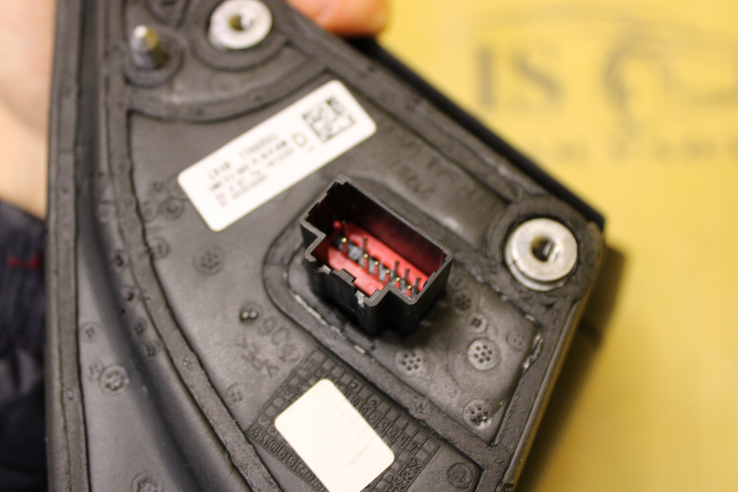 LUSTERKO PRAWE 11 PIN ASYSTENT FORD KUGA MK3 ST-LINE MAGNETIC GREY METALLIC