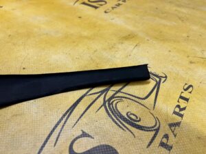 ZAKOŃCZENIE OSŁONA LISTWA PODSZYBIA LEWA FORD ESCAPE MK4 KUGA MK3