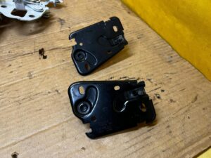 KOMPLET ZAMEK RYGIEL MASKI POKRYWY SILNIKA LEWY PRAWY AUDI Q7 II 4M