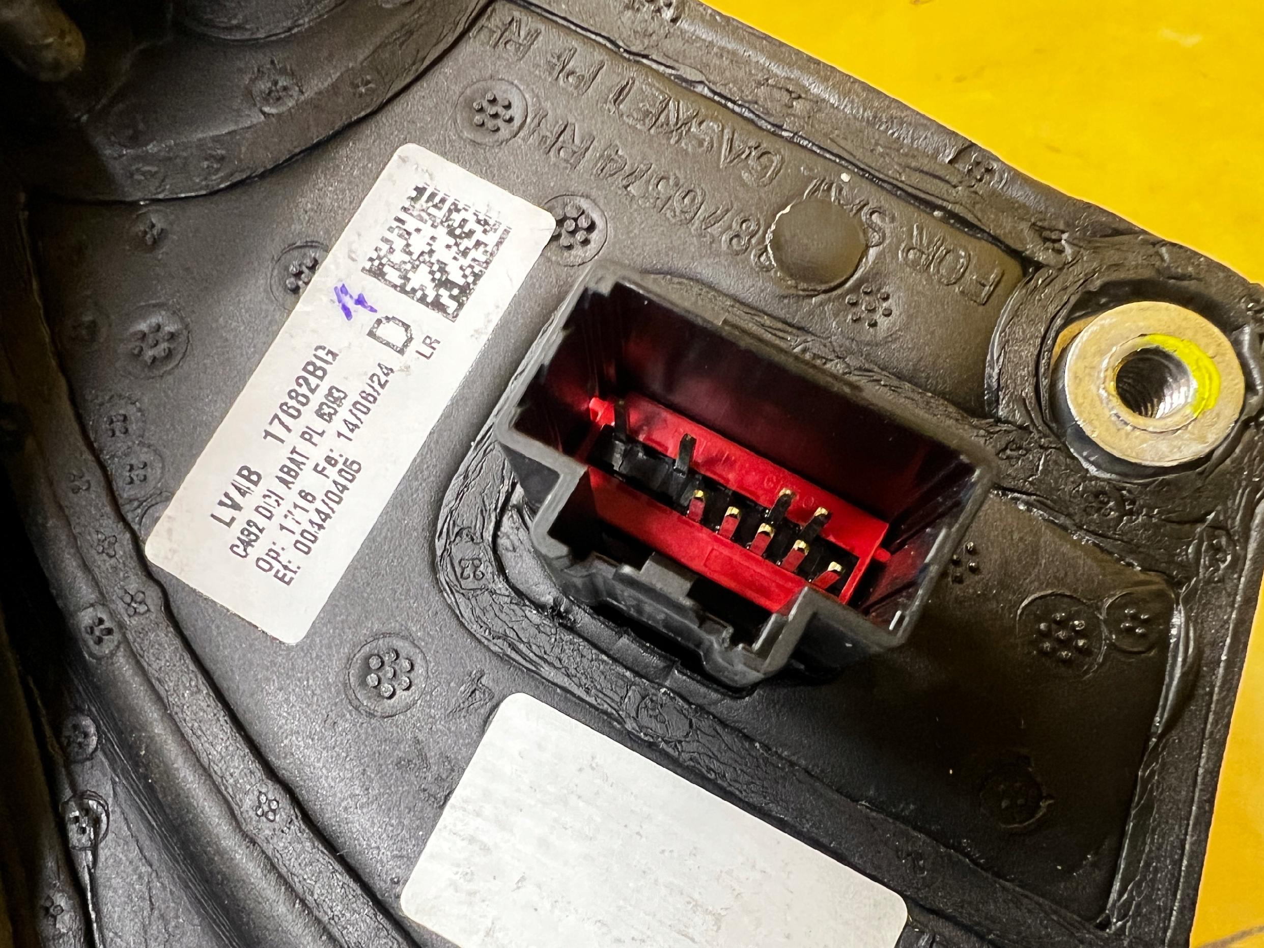 LUSTERKO ZEWNĘTRZNE PRAWE 9 PIN FORD KUGA MK3 LIFT EU FROZEN WHITE