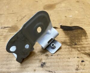 WSPORNIK MOCOWANIE BŁOTNIKA PRZÓD PRAWY AUDI Q7 II 4M