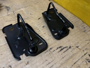 KOMPLET ZAMEK RYGIEL MASKI POKRYWY SILNIKA LEWY PRAWY AUDI Q7 II 4M