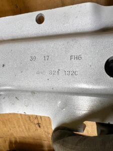 WSPORNIK MOCOWANIE BŁOTNIKA PRZÓD PRAWY AUDI Q7 II 4M