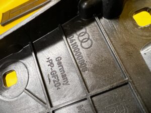 ŚLIZG MOCOWANIE WSPORNIK ZDERZAKA PRZÓD PRAWY AUDI A8 D5