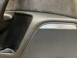 TAPICERKA BOCZEK DRZWI TYŁ LEWY ALCANTARA BOSE AUDI A6 C7 LIFT 4G