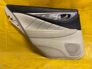 TAPICERKA BOCZEK DRZWI LEWY TYŁ INFINITI Q50