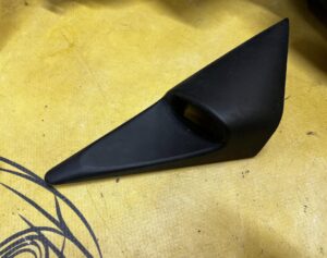 TRÓJKĄT OSŁONA ZAŚLEPKA LUSTERKA PRZÓD LEWY PORSCHE CARRERA 911 996 LHD