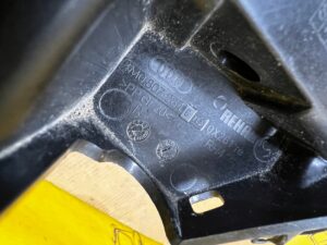 ŚLIZG MOCOWANIE WSPORNIK ZDERZAKA PRZÓD PRAWY AUDI Q7 II 4M